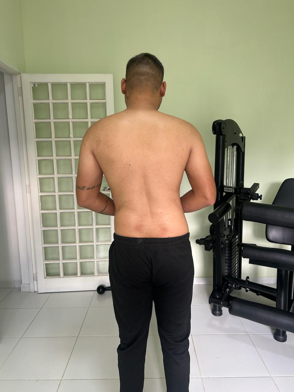 Raphael realizando terapia manual